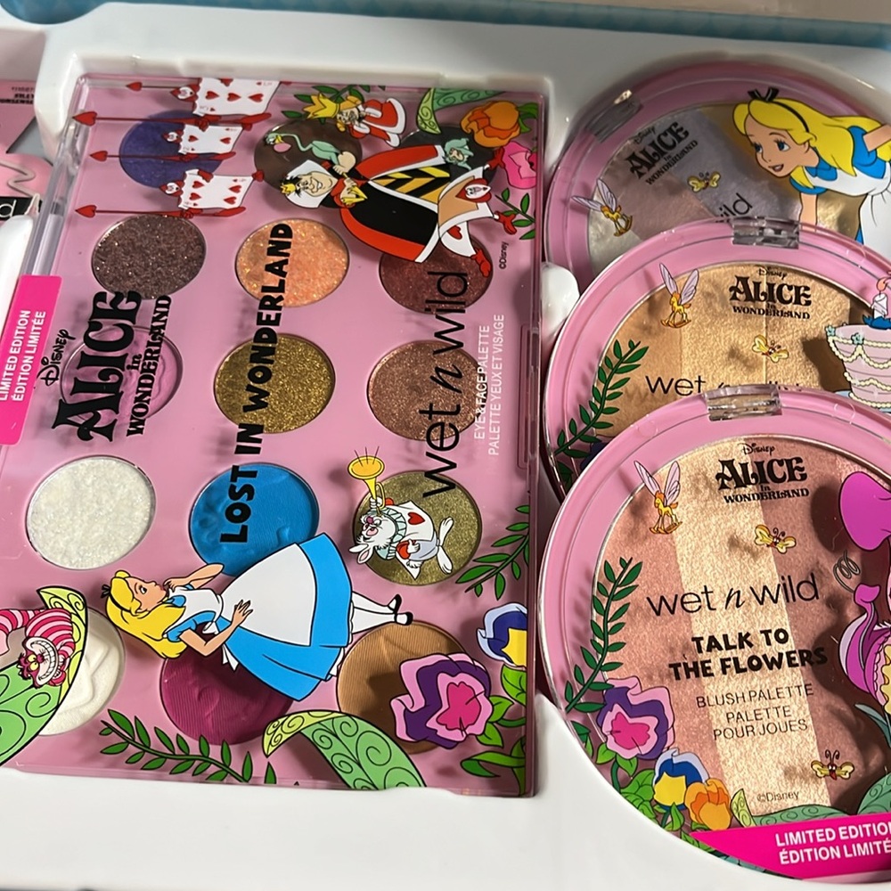 Wet N Wild Alice In Wonderland Limited Edition Pr Box - Makeup Set - Picture 14 of 15
